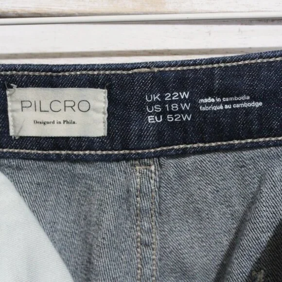 PILCRO Seamed Sport Low-Rise Cargo Jeans - Picture 10 of 15